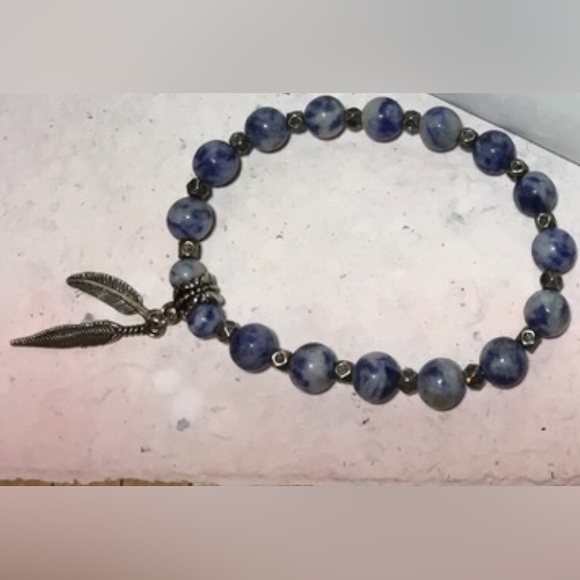 Semiprecious Stone Bead and Aged Silver Feathers Charm 7” Bracelet Elastic EVC - Picture 10 of 10